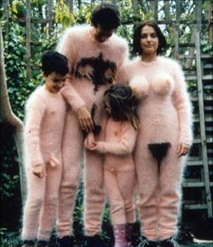 weirdest-family-photo-ever-probably-nsfw